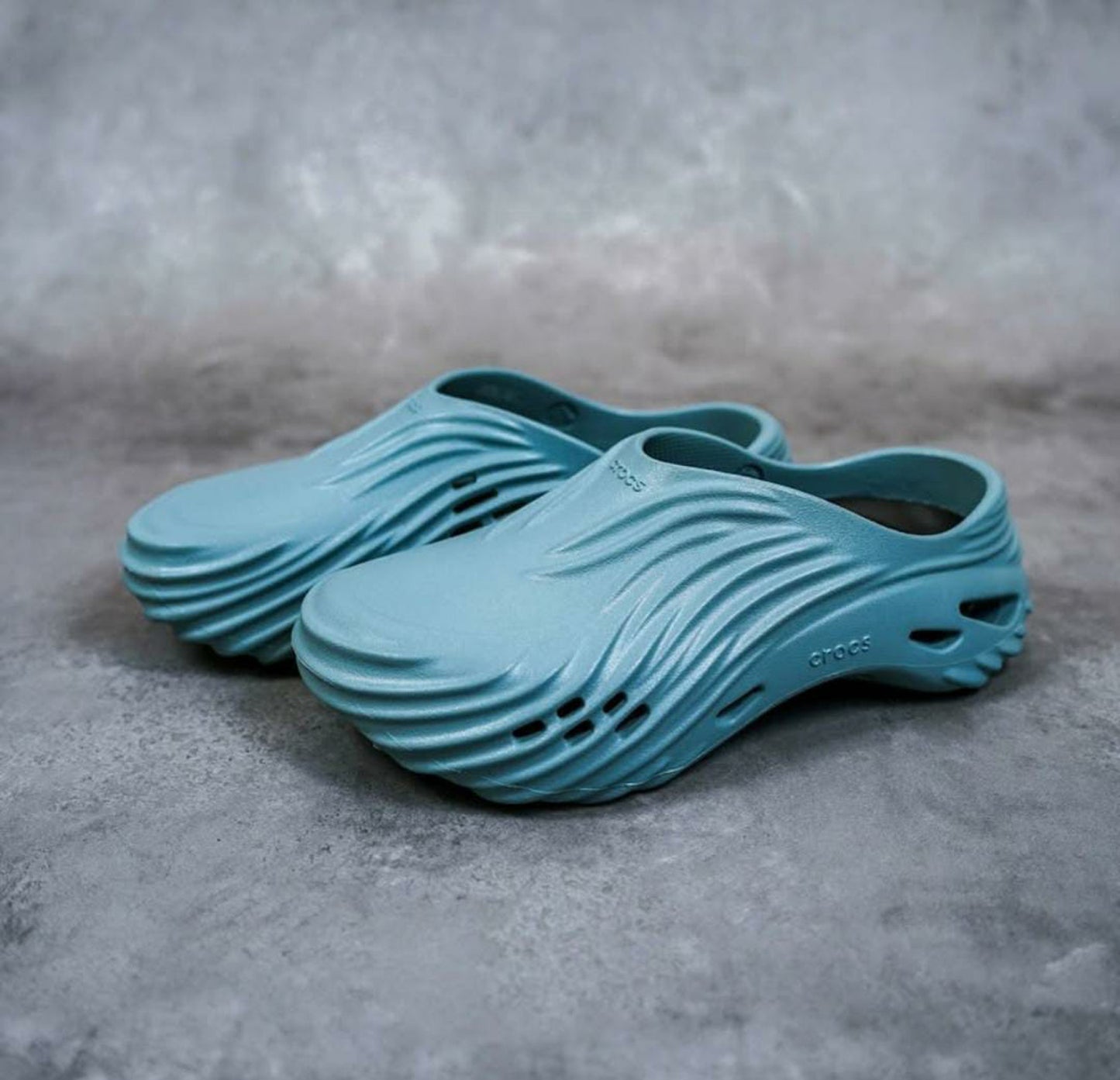 Echo Wave Clogs